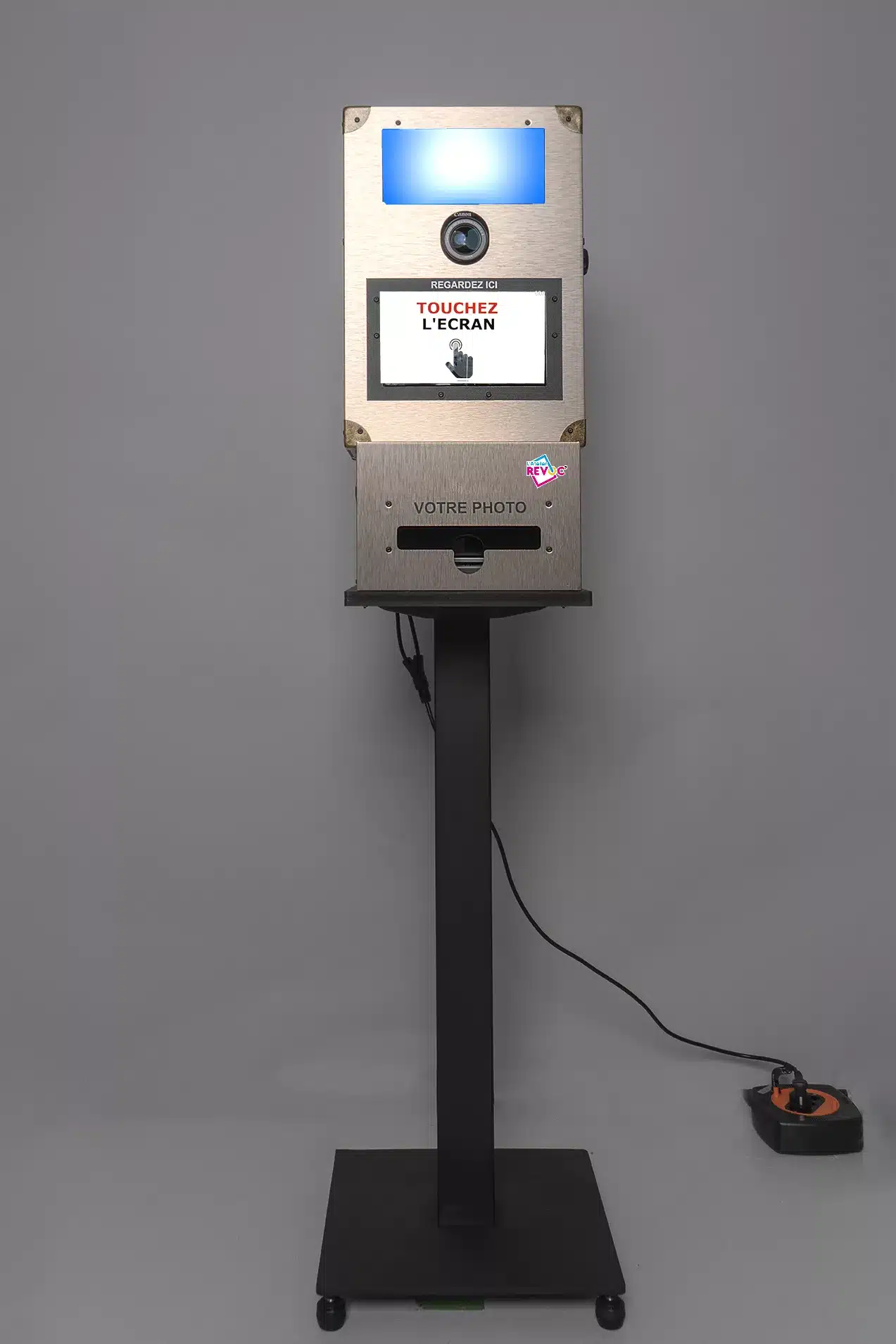Revoc’abine – Location de photomaton | L’Atelier Revoc’ Revoc'abine, photomaton à louer pour événements privés et professionnels