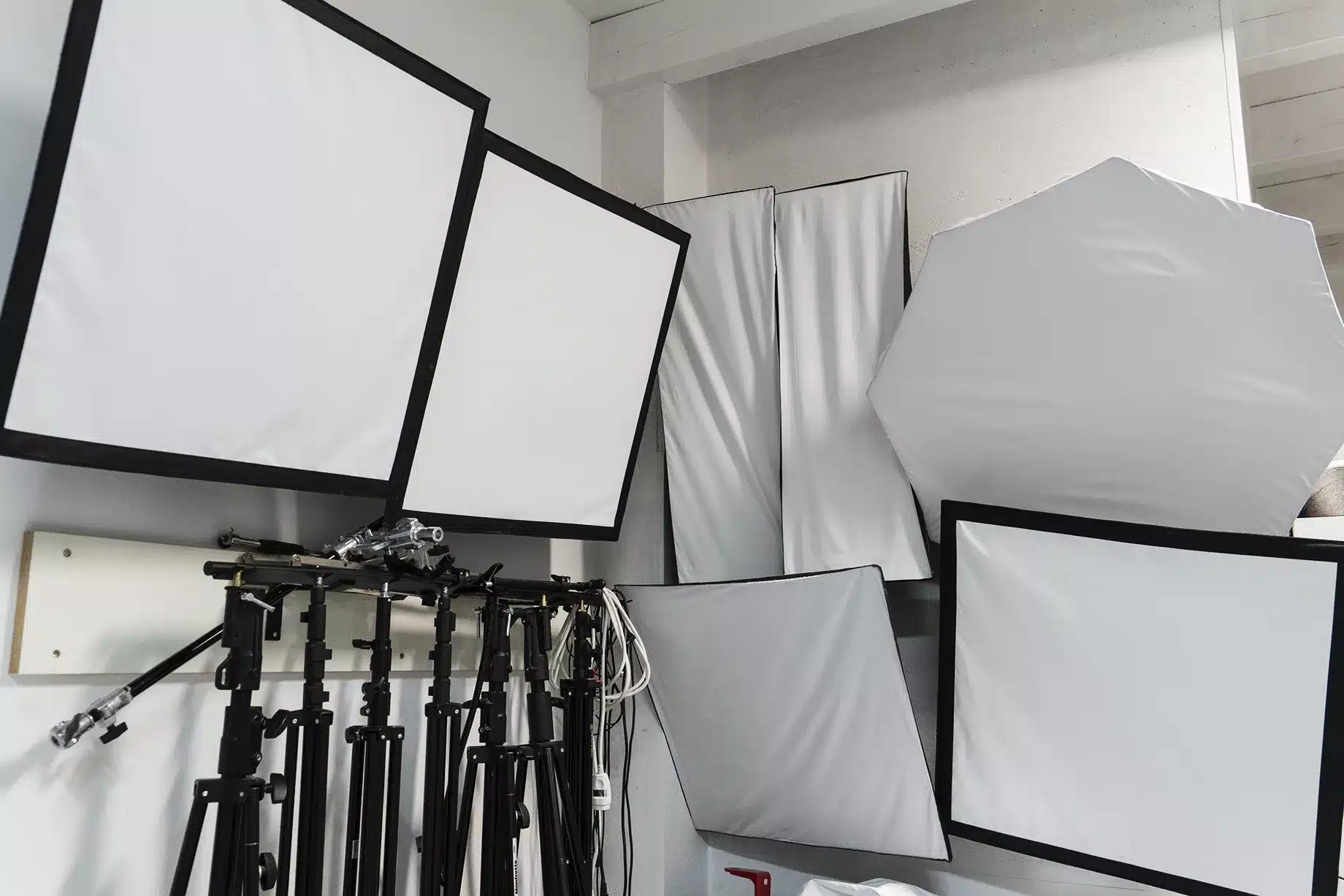 Choix de softbox rectangulaire, carrée et hexagonale dans le studio photo de L’Atelier Revoc’